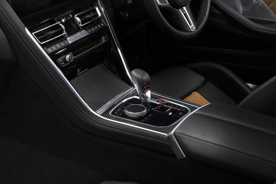 Детали интерьера BMW M8 Competition Coupe (F92) 2020 года  (AU) (фото 23 из 37)
